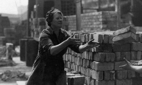 Women war workers during WW2 in London - used for the National Grid story 'VE Day 2020: The people powering the nation during WW2'