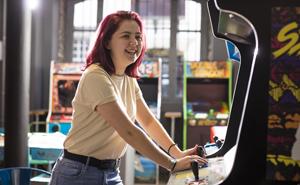 Careers_AlyssaBlackledge_300x185.jpg Gamer Alyssa Blackledge for National Grid career story