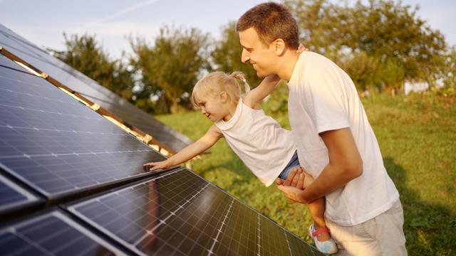 FatherDaughterTouchingSolarPanel_640x360.jpg National Grid's Energy Explained - How does solar power work?