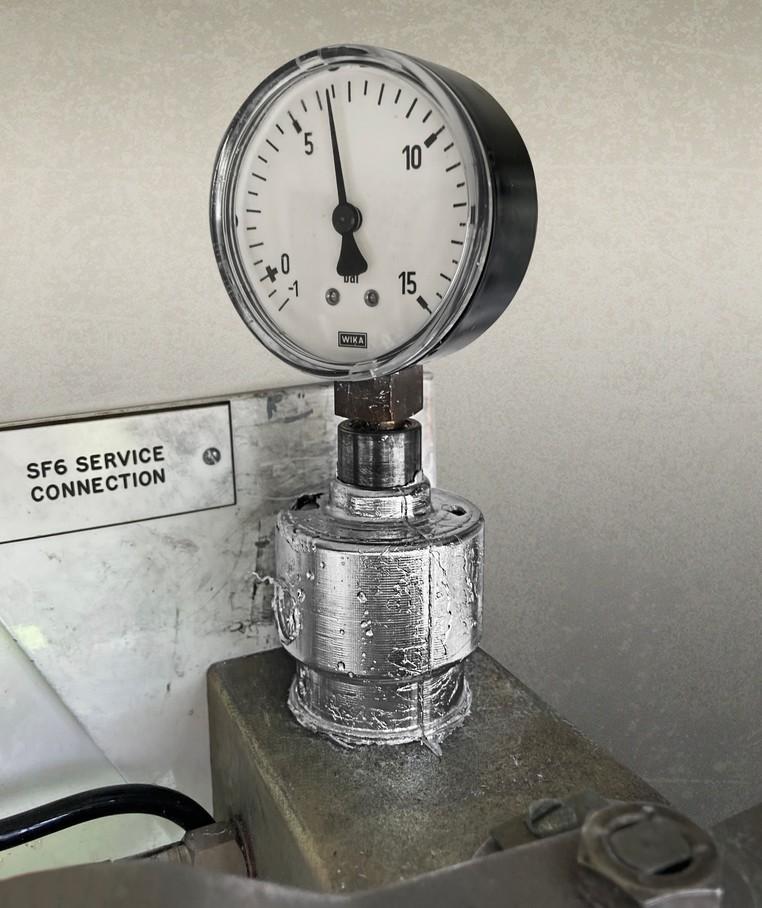 M3 7Bar cast at Deeside.jpg Collar-cast metal alloy seal at DCI fitted on small-bore pipework