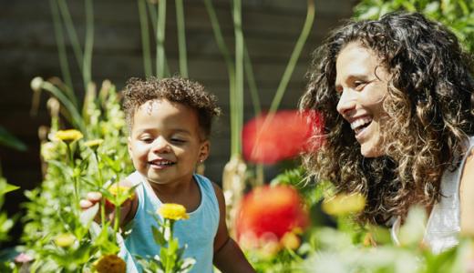 COP26_MotherDaughterEnjoyingFlowers